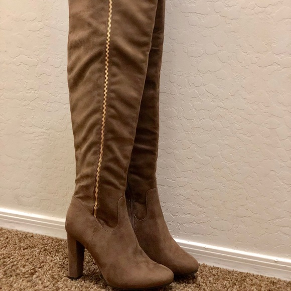 New Top Moda Boots - Picture 2 of 4